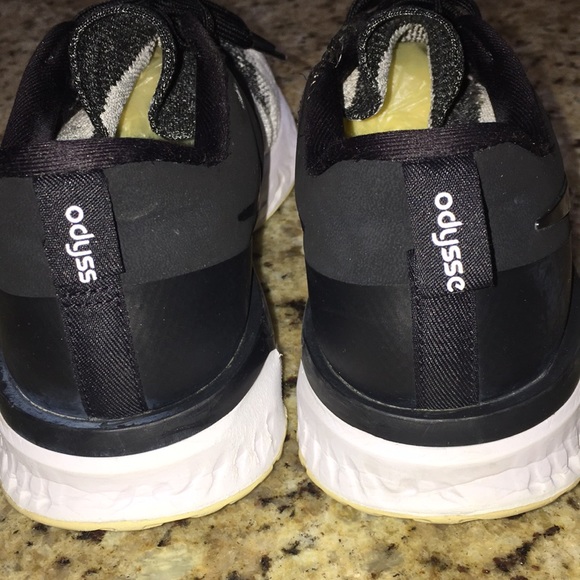 Nike Odyssey React 2 Flyknit Black White - Picture 9 of 11
